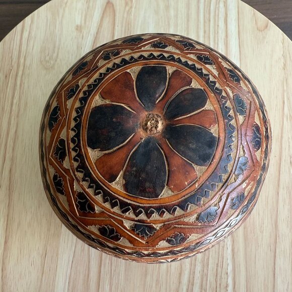 Vintage Hand-Carved Andean Gourd Box With Traditional Peruvian Design With Tags - Picture 4 of 16